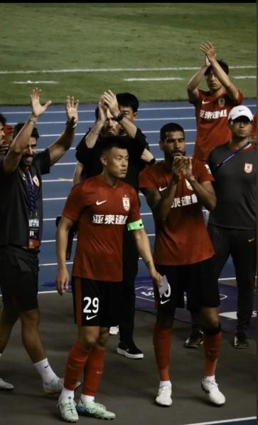 九游体育在线-伤愈回归拼满全场，亚泰队长谭龙：中超，我们一定会留下